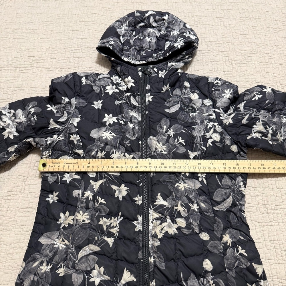 The North Face ThermoBall Parka II Black Floral Women’s Size XS - Picture 4 of 13